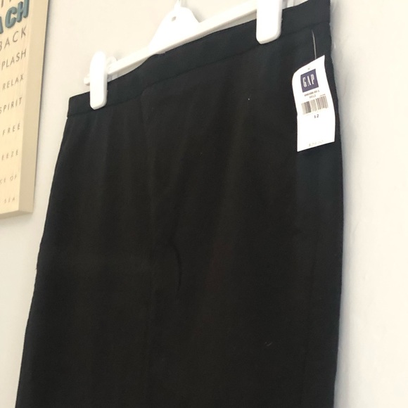 Basic GAP Skirt - Picture 2 of 3